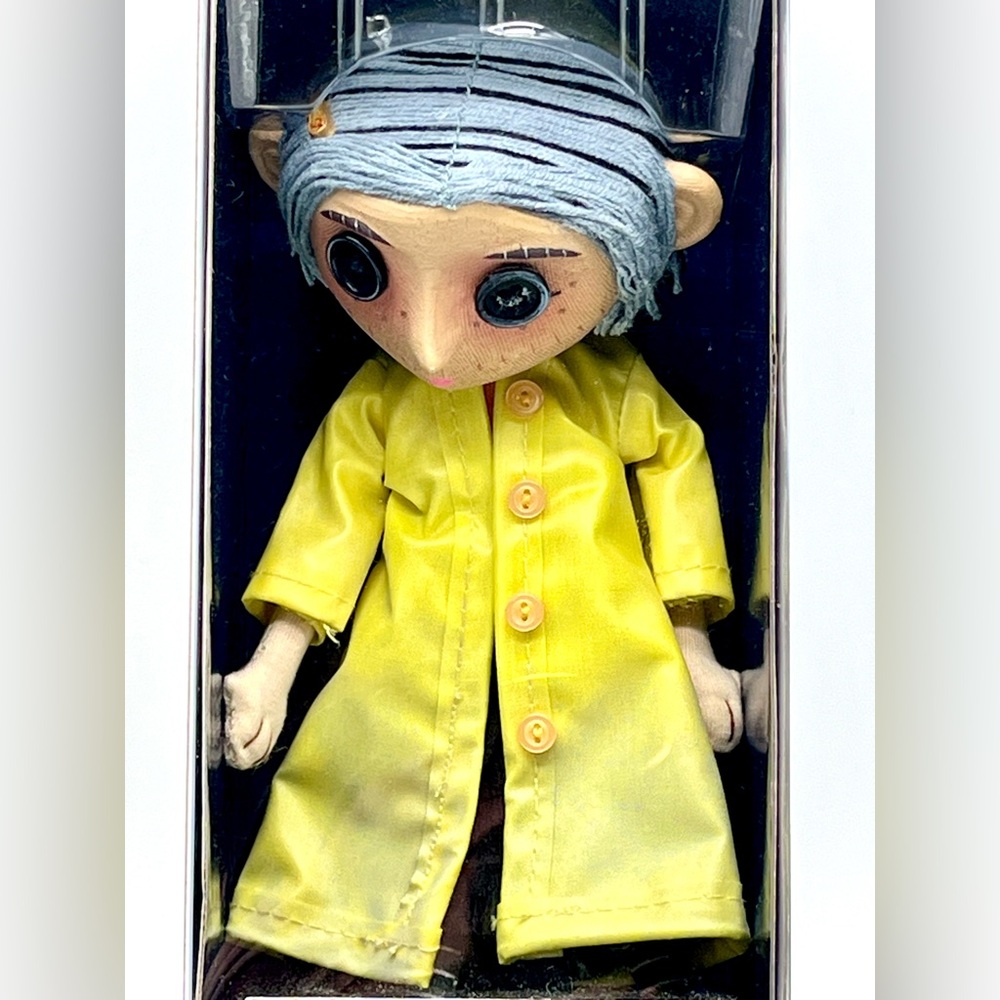 NECA Laika Coraline Collector’s Prop Replica Doll - Picture 1 of 10